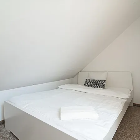Апартаменти Spacious 3 Bdr In Old Town *