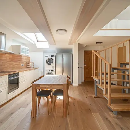 Daire Spacious 3 Bdr In Old Town *