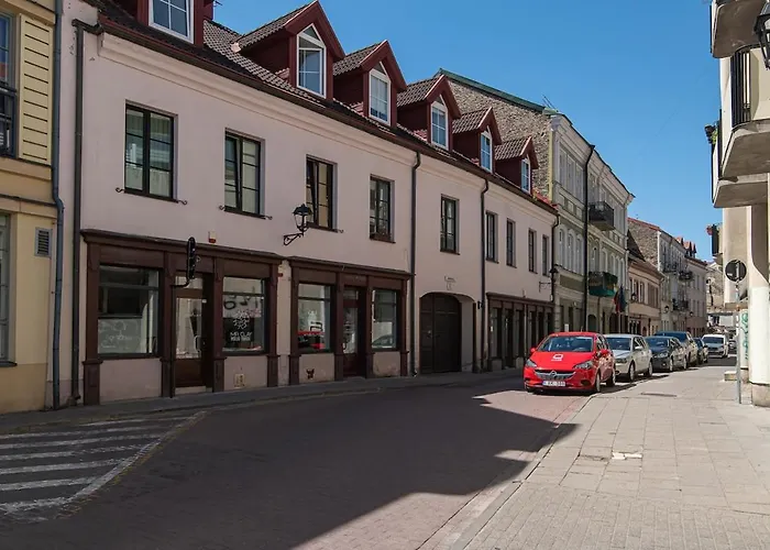 Spacious 3 Bdr In Old Town