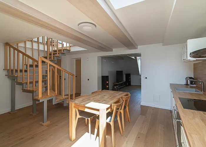 Spacious 3 Bdr In Old Town