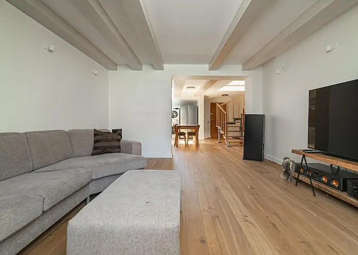 Spacious 3 Bdr In Old Town Butas *