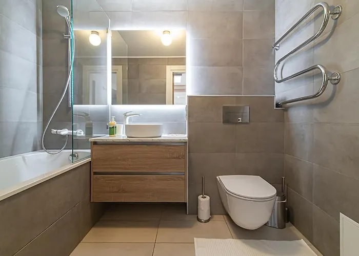 Spacious 3 Bdr In Old Town Lejlighed *