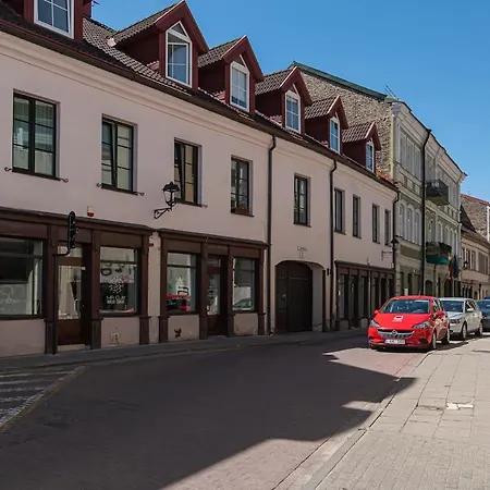 Spacious 3 Bdr In Old Town