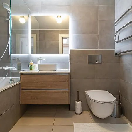 Spacious 3 Bdr In Old Town Appartement *