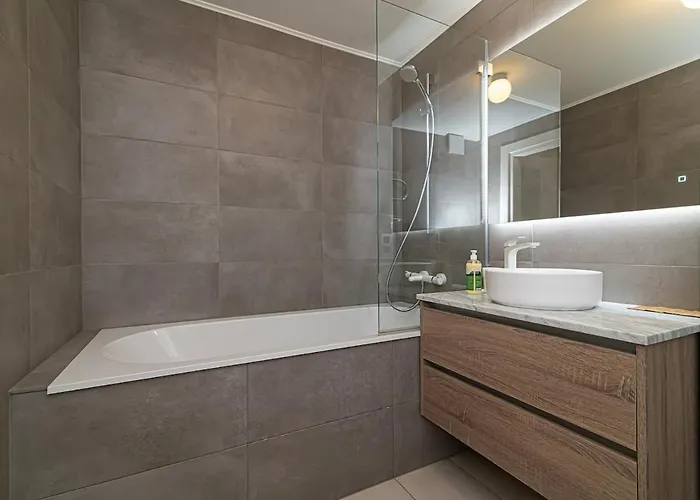 Апартаменты Spacious 3 Bdr In Old Town